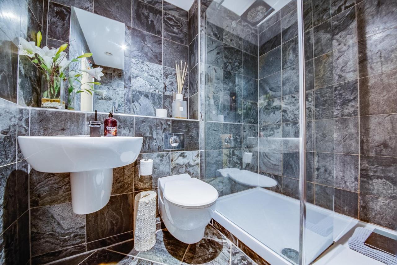 Spacious 3-Bed Penthouse With City Sky Line Views Шефилд Екстериор снимка